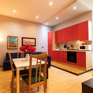https://colorful-porta-romana.italymilanhotels.net